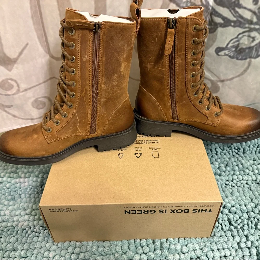 New in the box Clark’s Leather Distressed Look Size 6 - Picture 2 of 10